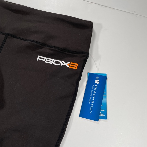 NWT - Beachbody P90X3 Women’s EMMA Knee Capri Workout Shorts Black - Size Medium - Picture 2 of 12